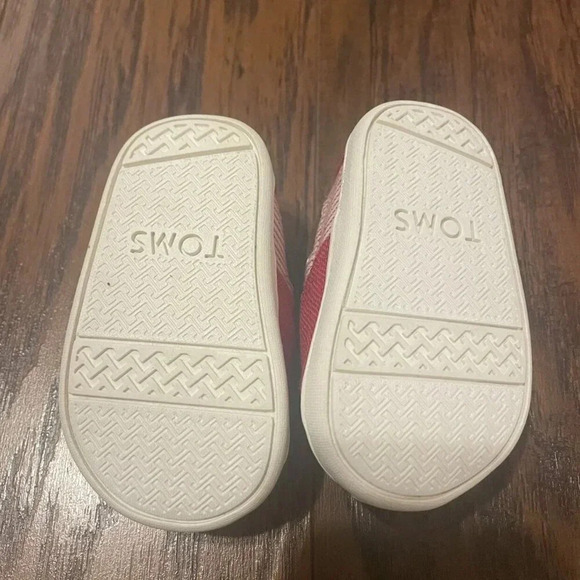 Toms Red & White Baby Boat Shoes - Picture 5 of 5